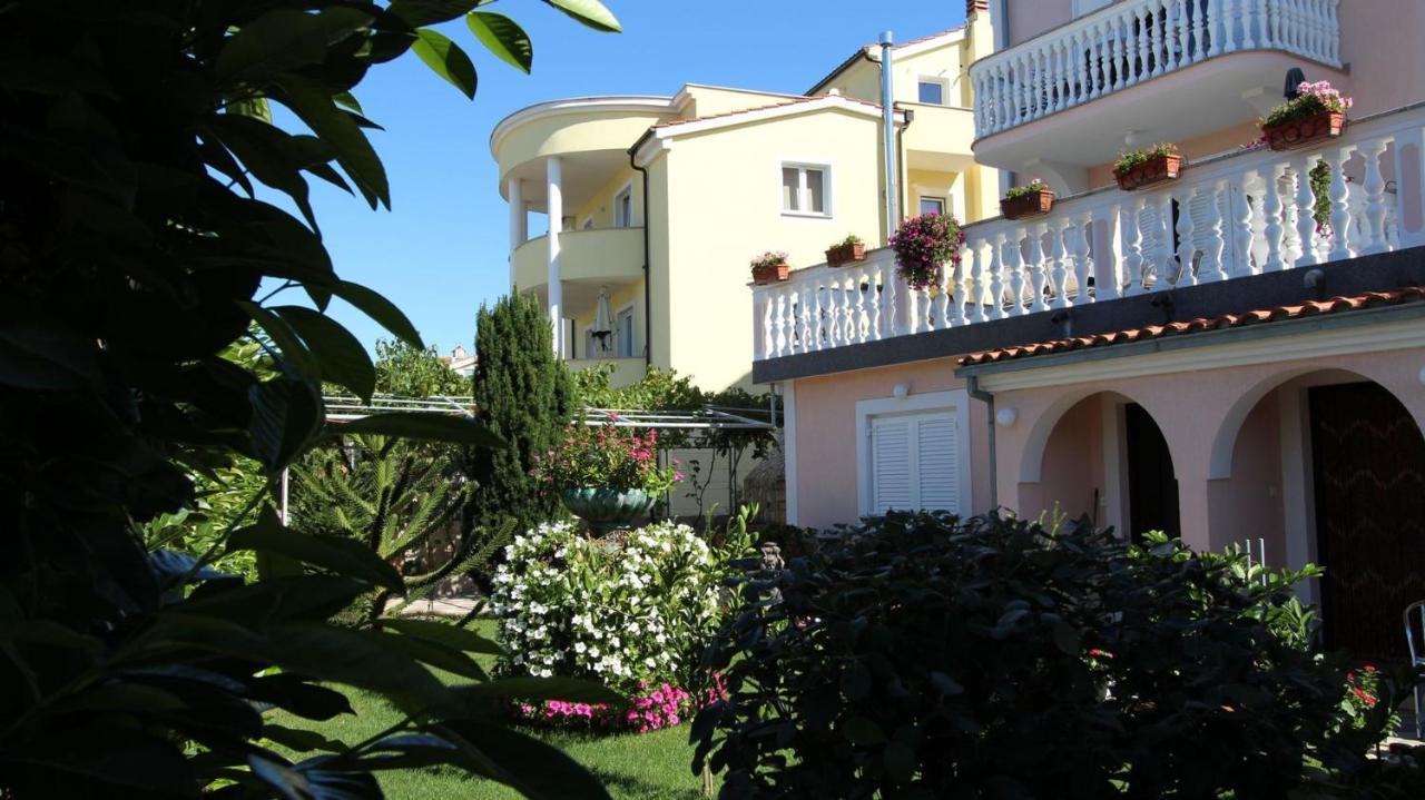 Apartments Ravlic Malinska Exterior photo
