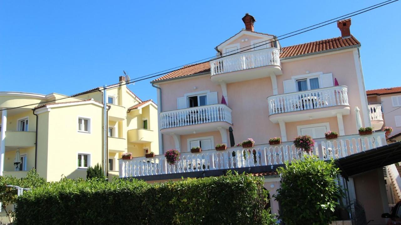 Apartments Ravlic Malinska Exterior photo