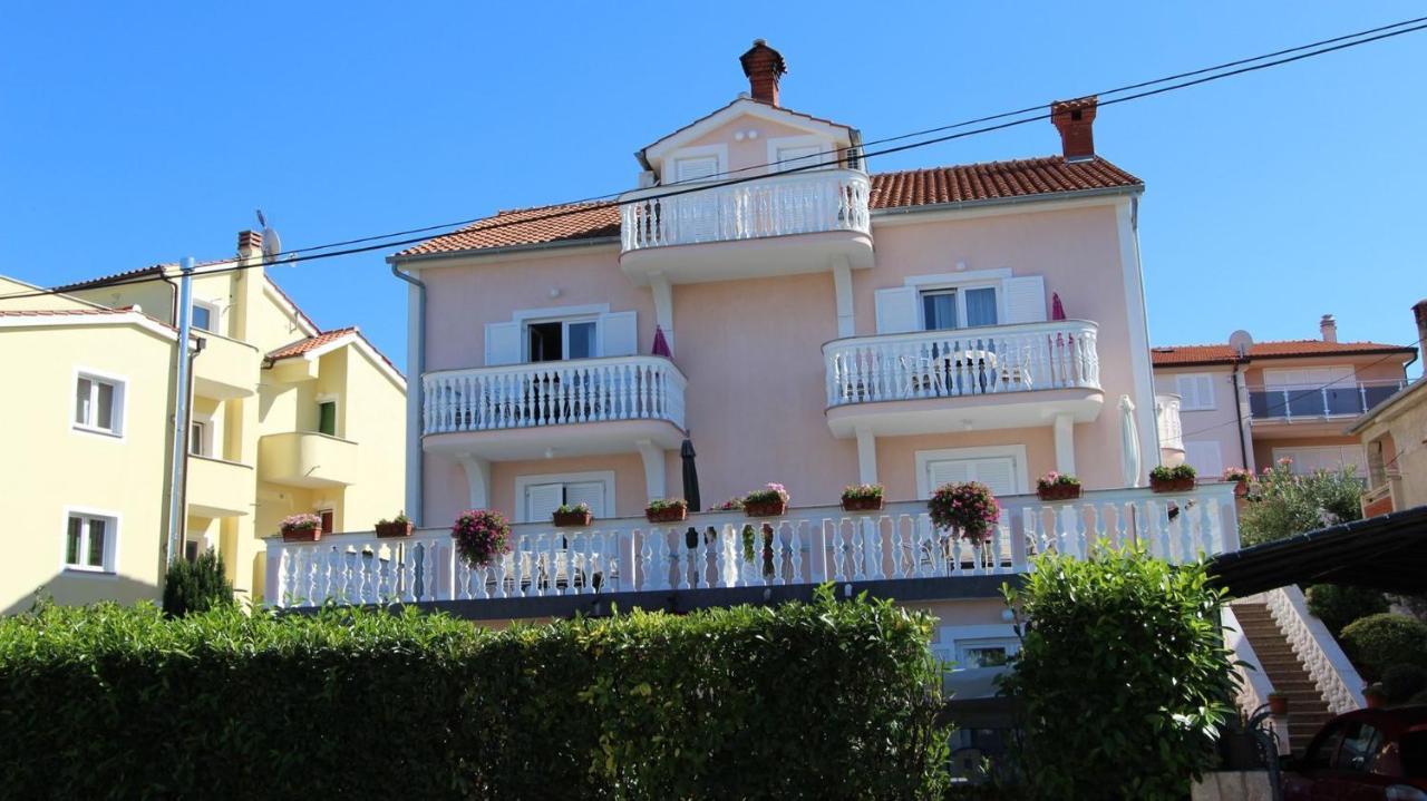 Apartments Ravlic Malinska Exterior photo