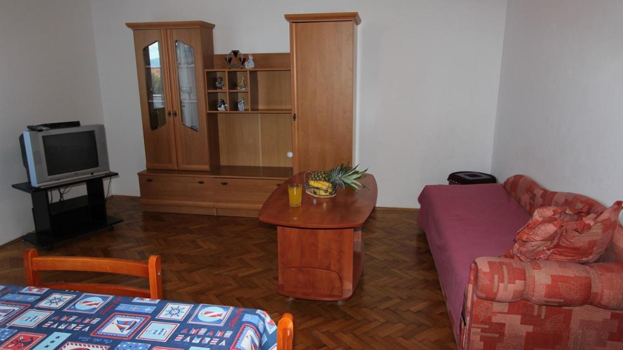 Apartments Ravlic Malinska Exterior photo