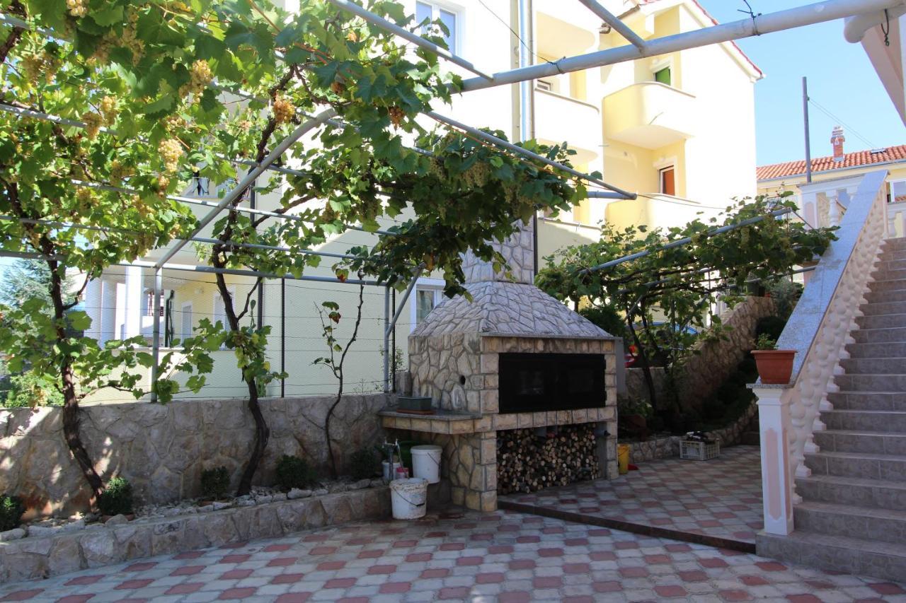 Apartments Ravlic Malinska Exterior photo